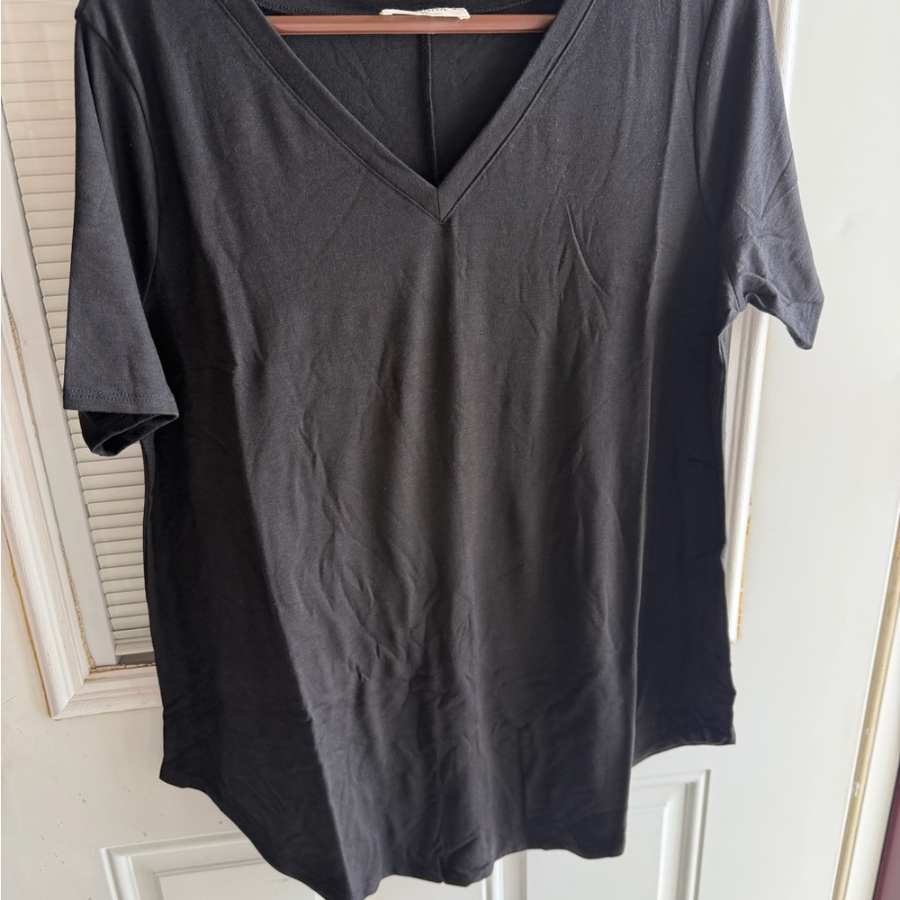 Zenana Outfitters Black V-Neck Short Sleeve Tee IF YOU KNOW YOU KNOW QUALITY